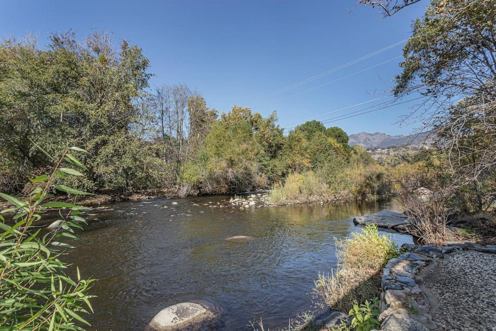 Sequoia Riverfront Guest House Right On The Water Three Rivers Exterior photo